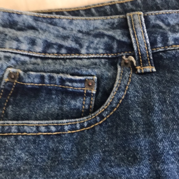 Blue denim mom jean shorts - Picture 2 of 4